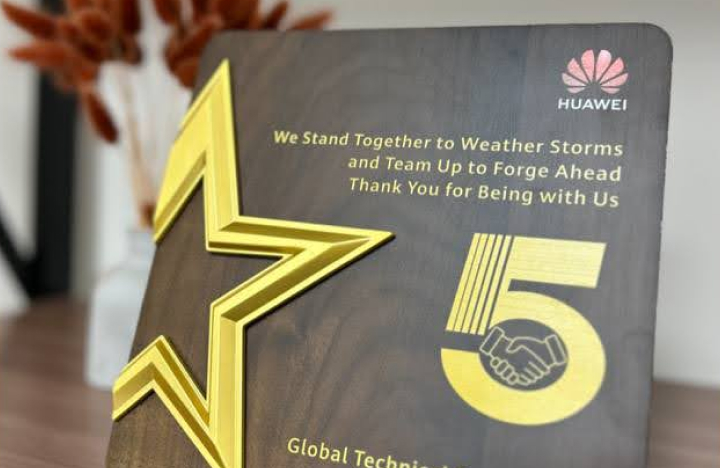 UT-IT получила награду Huawei Global Technical Service Award 2025 на HUAWEI CONNECT в Шанхае!